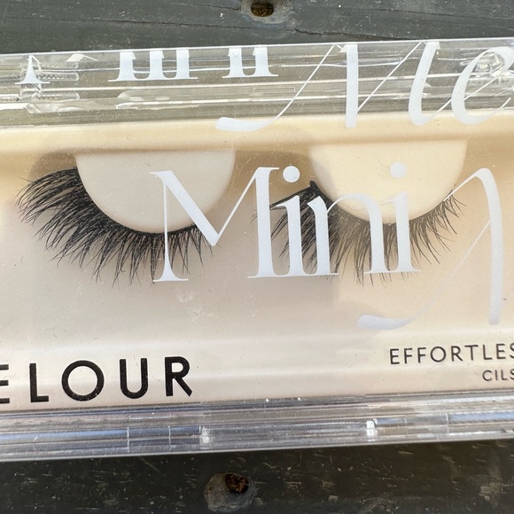 Mini me velour lashes and Tinge shine false lash glue! New! Never used! - Picture 5 of 11